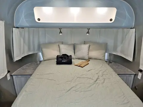 2023 Airstream International 27 ft — photo 2