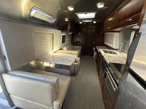 2020 Airstream Classic 33FB — photo 5