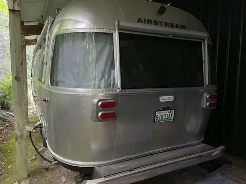 2024 Airstream Flying Cloud 25' RB Twin 25 ft — photo 2