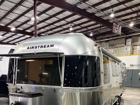 2026 Airstream Flying Cloud Bunk Twin — photo 2