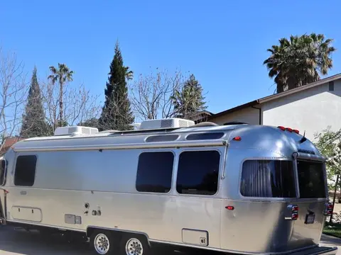 2023 Airstream Globetrotter 27FB Twin — photo 1