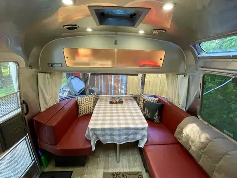 2016 Airstream International Signature 25FB; — photo 3