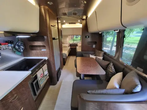 2020 Airstream Globetrotter 23FB Twin — photo 4