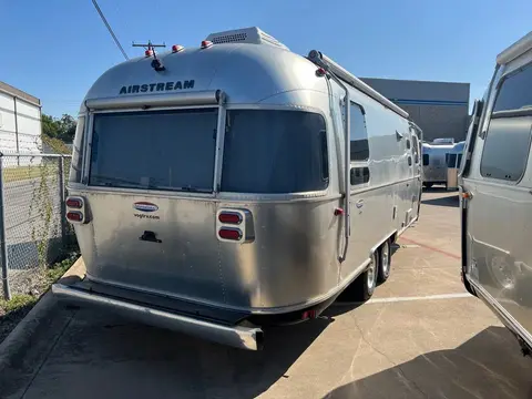 2018 Airstream International Signature 27FB; — photo 5