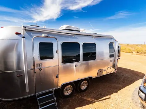 2023 Airstream International 23FB — photo 2