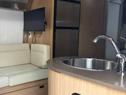 2020 Airstream Flying Cloud 27FBQ — photo 5