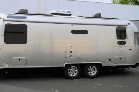 2022 Airstream Flying Cloud 25RB Twin — photo 5