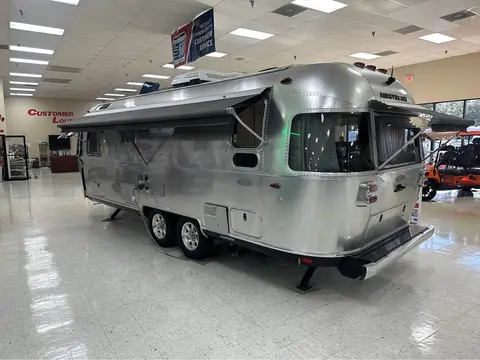 2017 Airstream Flying Cloud 25RB — photo 4