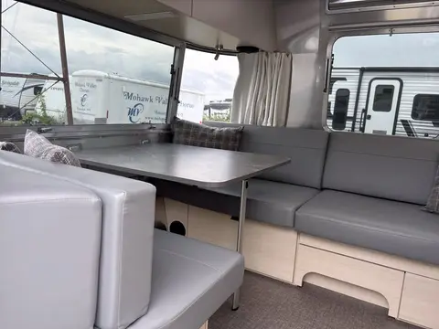 2025 Airstream Flying Cloud 25FB — photo 2