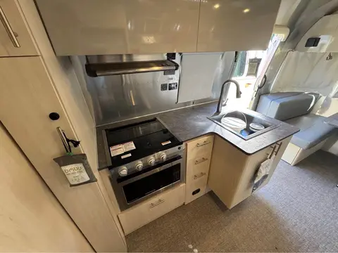 2021 Airstream Flying Cloud 25FB Twin — photo 5