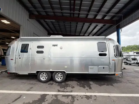 2017 Airstream Flying Cloud 25FB — photo 5