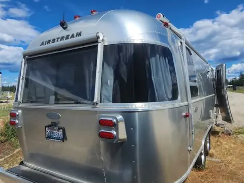 2018 Airstream Flying Cloud 25QB — photo 4