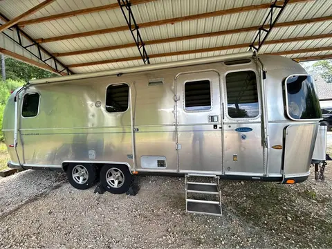 2006 Airstream Classic 25’ RBQ; 25 ft — photo 1