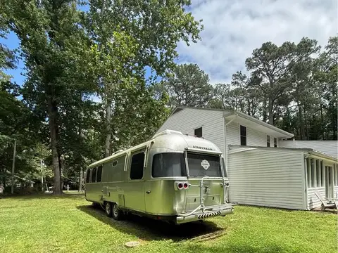 2015 Airstream Classic — photo 2