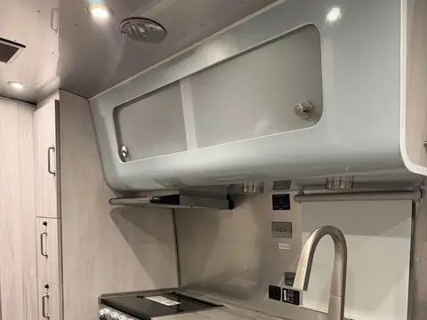 2023 Airstream International Twin — photo 5