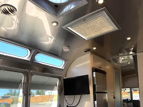 2023 Airstream Flying Cloud — photo 4