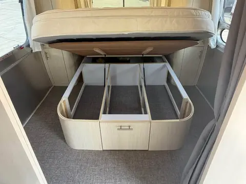 2021 Airstream Flying Cloud 30FB Bunk — photo 4