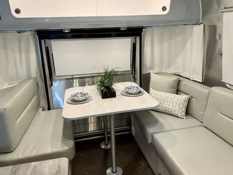 2024 Airstream International 25FB — photo 5