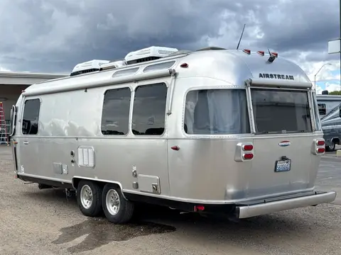 2017 Airstream International Serenity 25FB — photo 3