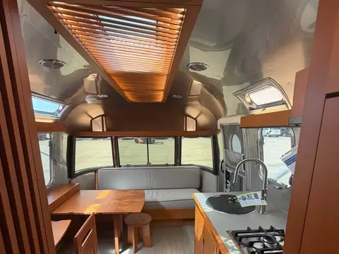 2027 Airstream Frank Lloyd Wright — photo 4