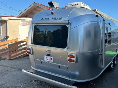 2019 Airstream International Series 30RB — photo 2
