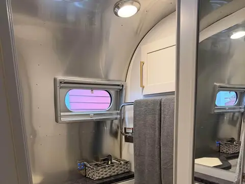 2020 Airstream Classic 30 ft — photo 5