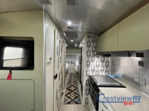2018 Airstream Flying Cloud 26RB twin — photo 4