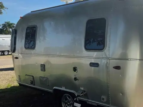 2023 Airstream Bambi 19CB — photo 3