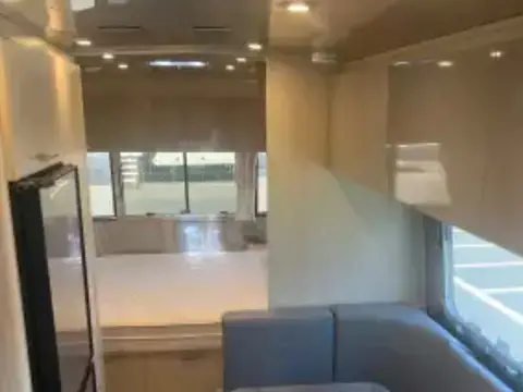 2022 Airstream Flying Cloud 23FBQ — photo 2