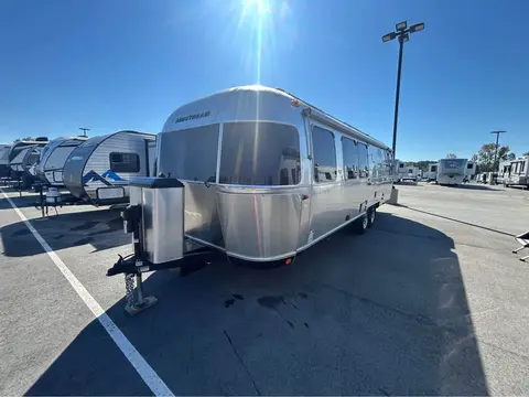 2021 Airstream Classic 30RB — photo 4