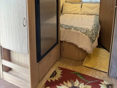 2004 Airstream Bambi 19 ft — photo 3