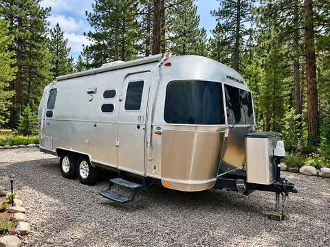 2016 Airstream Flying Cloud 23D — photo 1