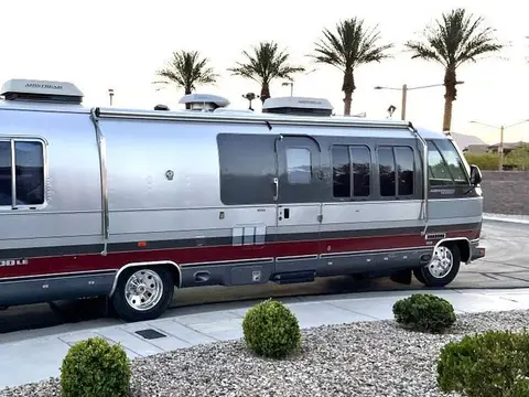 1992 Airstream Classic — photo 1