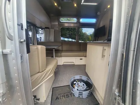 2023 Airstream Flying Cloud — photo 5