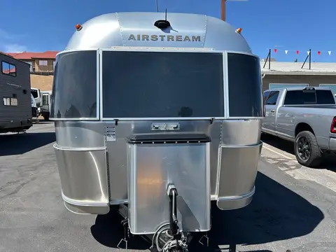 2005 Airstream International 19 ft — photo 2