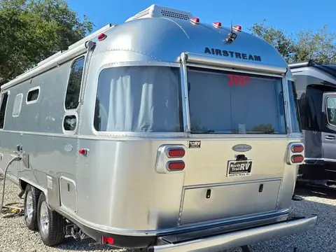 2019 Airstream Flying Cloud 25RBT — photo 3