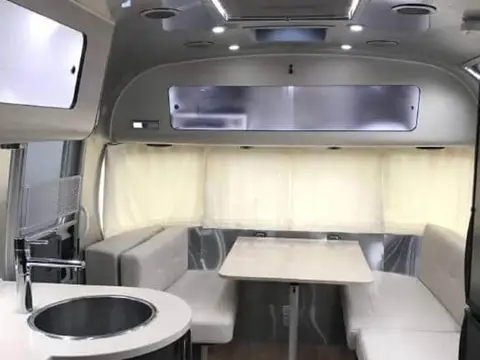 2014 Airstream International Signature 25 ft — photo 4