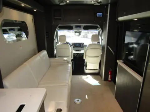 2021 Airstream Atlas Murphy Suite — photo 3