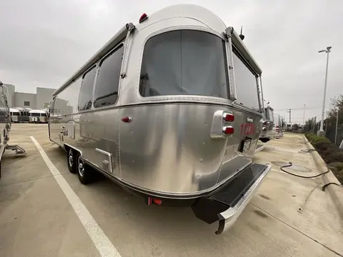 2018 Airstream International Signature 27FBQ — photo 4