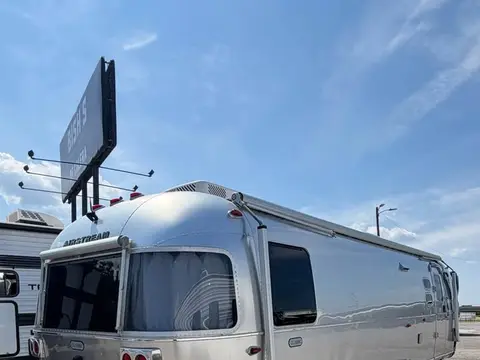 2024 Airstream Classic 30RBT — photo 3