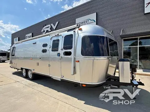 2027 Airstream Classic — photo 1
