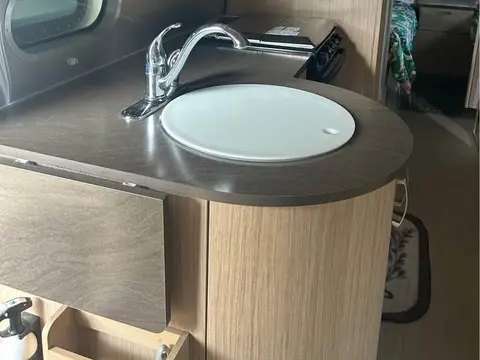 2017 Airstream Flying Cloud 25 ft — photo 2