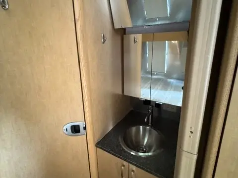 2010 Airstream Flying Cloud 23CNB; — photo 5