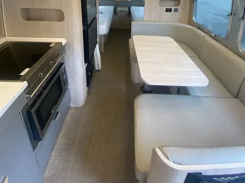 2021 Airstream Globetrotter 23FB Twin; twin — photo 5