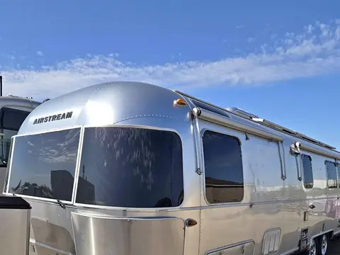 2021 Airstream Classic 33FBT — photo 1