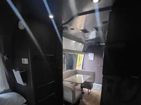 2017 Airstream International Signature — photo 5