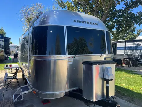 2017 Airstream Flying Cloud 23D — photo 3