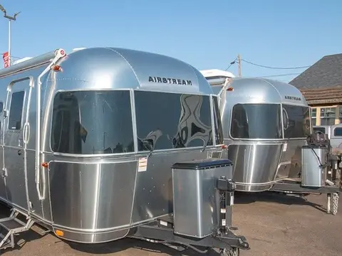2024 Airstream Flying Cloud 30RB Twin; — photo 3