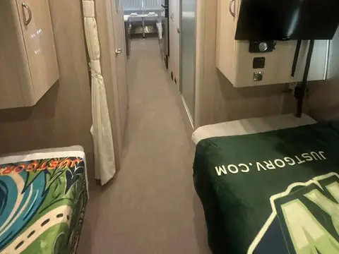 2022 Airstream Globetrotter 27FB Twin — photo 5