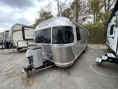 2018 Airstream International 27FB — photo 2